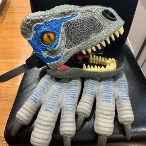 Jurassic World Chomp Roar Mask & Velociraptor claw